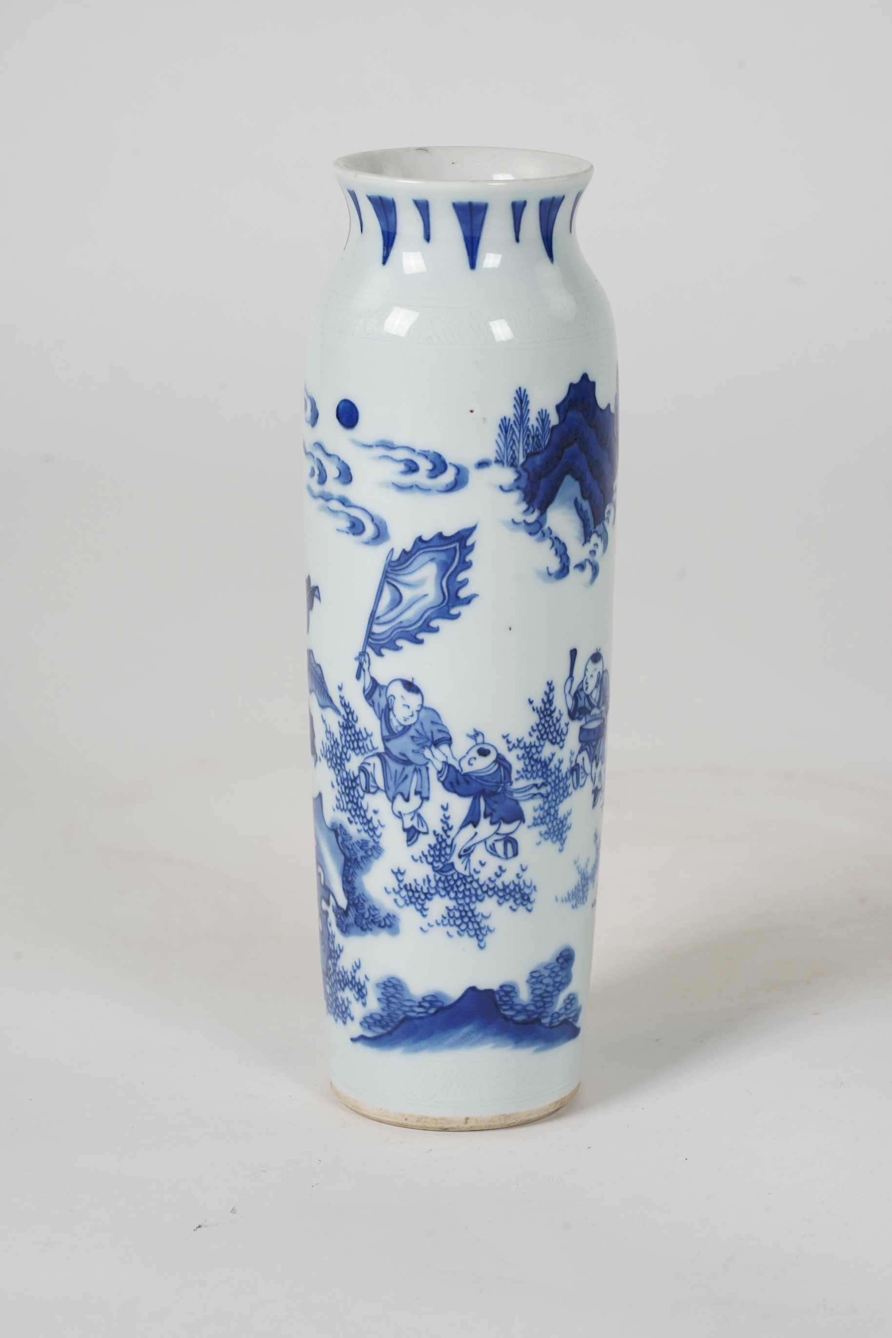 A small Chinese blue and white ‘figures in garden’ rolwagen vase, possibly Chongzhen period (1627-1644)